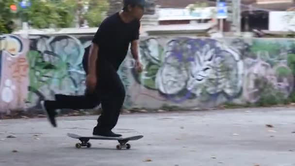 Boys Practice Skateboarding Abandoned Building Denpasar Bali October 2021 — 图库视频影像