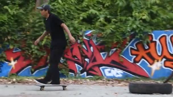 Boys Practice Skateboarding Abandoned Building Denpasar Bali October 2021 — Stockvideo