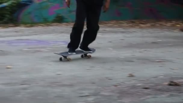 Jungen Üben Skateboarden Einem Verlassenen Gebäude Denpasar Bali Oktober 2021 — Stockvideo