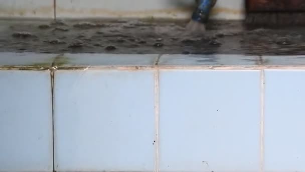 Water Spills Bathtub Video Full Does Fit Anymore Overload — Wideo stockowe