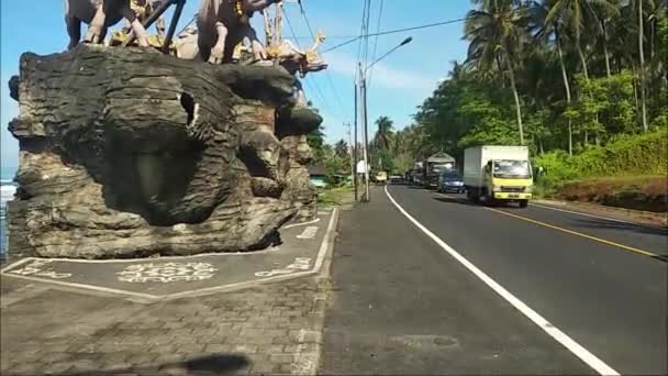 Estatua Vaca Makepung Ubicada Área Yeh Leh Beach Jembrana Bali — Vídeos de Stock