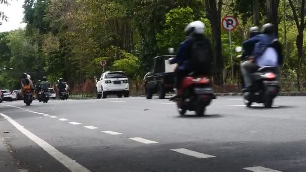 Vehicles Passing Highway Bajra Sandhi Field Renon Denpasar Bali October — Vídeo de stock