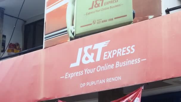 Denpasar Indonesia September 2021 Selective Focus Express Logo Banner Delivery — стокове відео