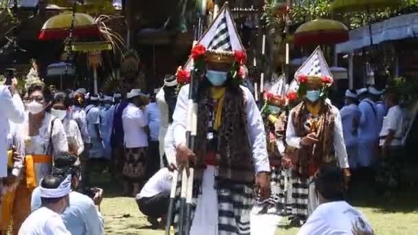 발리에서 Ida Pedanda Nabe Gee Erenja Ngenjung Family Puri Sanur — 비디오