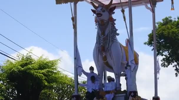 Upacara Kremasi Hindu Bali Ngaben Anggota Keluarga Kerajaan Ida Pedanda — Stok Video