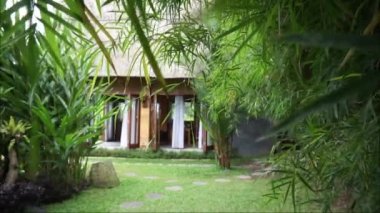 Sidemen, Karangasem, Bali, Endonezya 'daki lüks villa, 13 Eylül 2021. HD videolar. Villa ve doğa.