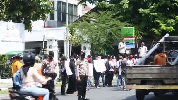 Demonstranti Odmítají Jmenování Vesnických Úředníků Perades Kteří Jsou Považováni Podvodníky — Stock video