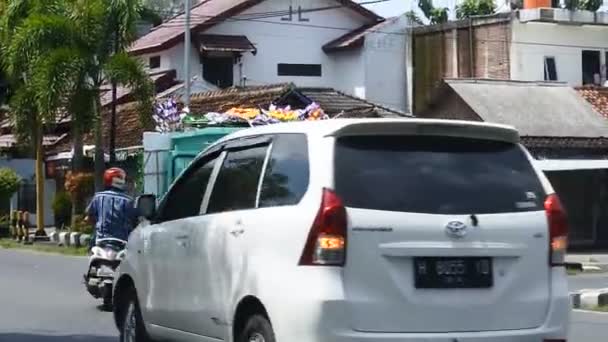 Likbil Passerar Motorvägen Till Kyrkogården Blora Central Java Indonesien Januari — Stockvideo