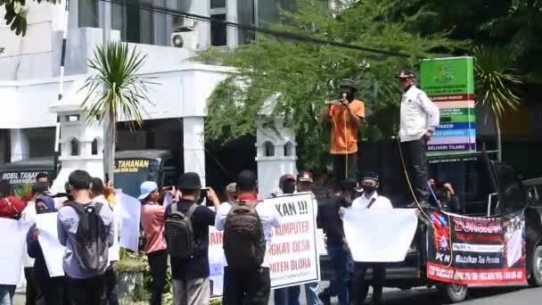 Demonstranten Verwerpen Benoeming Van Dorpsfunctionarissen Perades Die Als Frauduleus Worden — Stockvideo