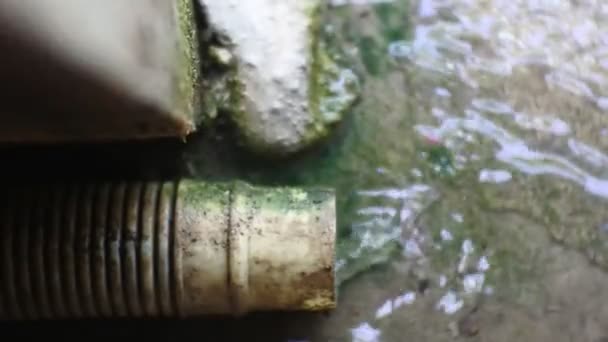 Água Que Sai Tubo Drenagem Máquina Lavar Roupa — Vídeo de Stock