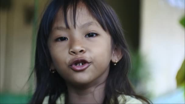 Schattig Expressie Van Aziatisch Meisje Uit Indonesië Blora Centraal Java — Stockvideo