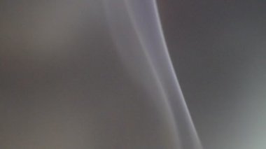 Sivrisinek bobinlerinden çıkan duman, beyaz duman yavaşça uzayda süzülüyor, karanlığa, atmosferik dumana, sise karşı. VFX Elementi