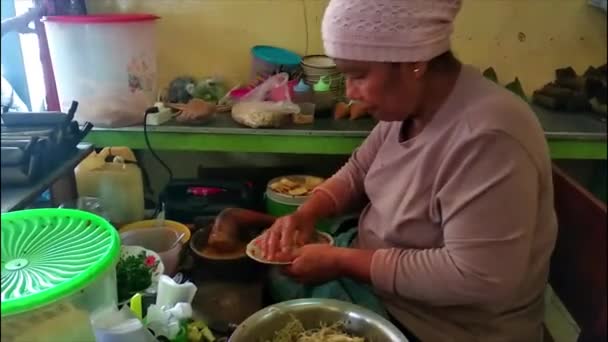 Blora Central Java Marzo 2022 Cucina Indonesiana Lontong Sambal Mercato — Video Stock
