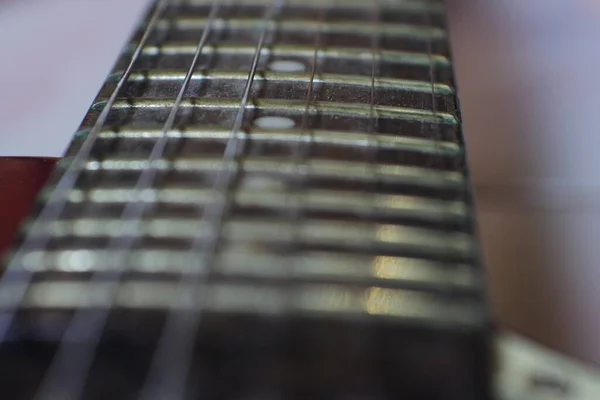 Elektro Gitar Fretboard Yakın Çekim Makro Kaydırma Gitar Mandalları Altı — Stok fotoğraf