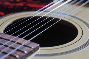 Elektro gitar Fretboard yakın çekim makro kaydırma. Gitar mandalları altı telli gitarda. müzik aleti