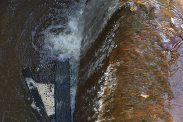 Zbliżenie Skrzyni Biegów Akweduktu Tamy Woda Wypływa Tamy Woda Kanałów — Zdjęcie stockowe