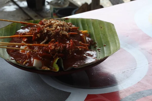 Sate Padang Spłonął Wędzonym Węglem Sate Padang Indonezyjskie Tradycyjne Jedzenie — Zdjęcie stockowe
