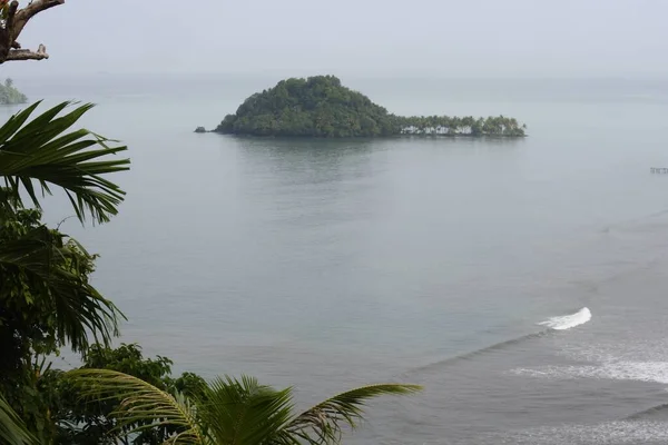 Formasi Batu Malin Kundang Padang Sumatera Barat Indonesia Pantai Air — Stok Foto