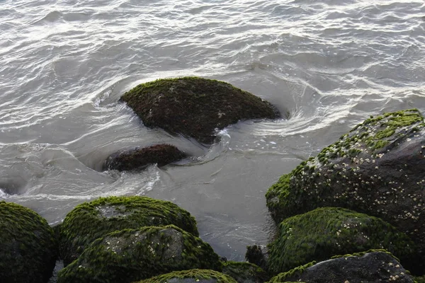 Fale Kamień Plaży Jako Tło Natury — Zdjęcie stockowe