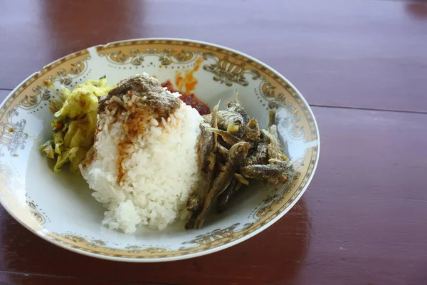 Nasi Padang Com Prato Lateral Ikan Bilih Ikan Bilis Bilis — Fotografia de Stock