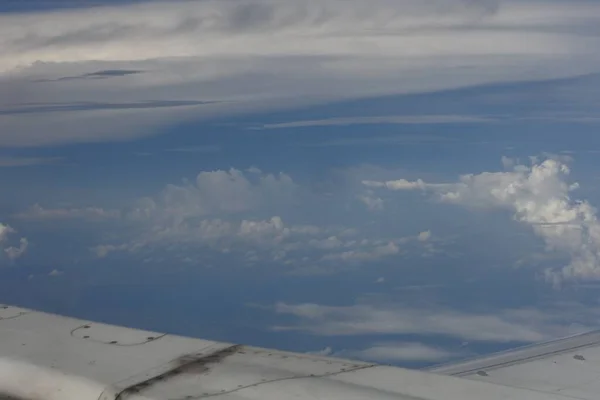 Utsikten Från Flygplansfönstret Sommardag Flygplan Som Flyger Över Himlen Utsikt — Stockfoto