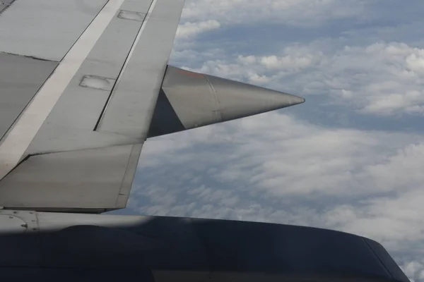 Utsikten Från Flygplansfönstret Sommardag Flygplan Som Flyger Över Himlen Utsikt — Stockfoto