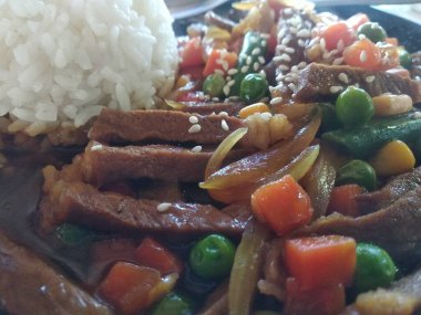 Sokak yemekleri sığır ve pirinç yakın