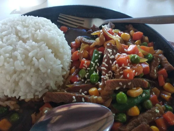 Comida Callejera Cerca Carne Res Arroz —  Fotos de Stock