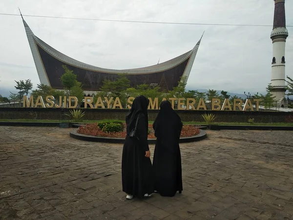 Velká Mešita Západní Sumatry Návratu Pátečních Modliteb Padang Indonésie Května — Stock fotografie