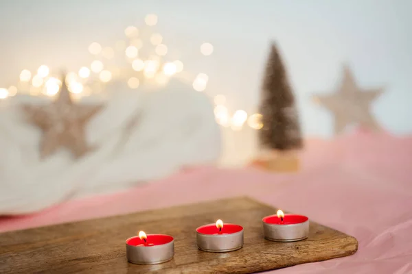 Καύση Φυσικό Αρωματικό Κερί Σόγιας Στο Παρασκήνιο Των Χριστουγέννων Διακοσμήσεις — Φωτογραφία Αρχείου