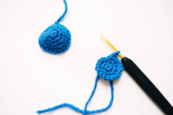 step-by-step master class on crocheting a two-color heart. step 7. High quality photo