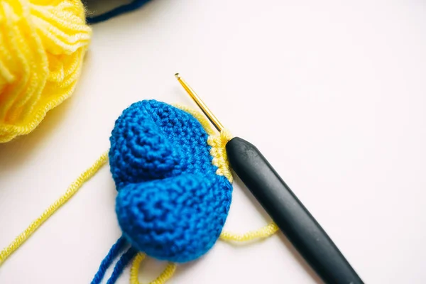 step-by-step master class on crocheting a two-color heart. step 7. High quality photo