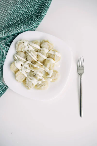 Russische Pelmeni Vlees Knoedels Met Boter Groenten Hoge Kwaliteit Foto — Stockfoto