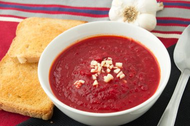 kırmızı pancar püresi çorbası
