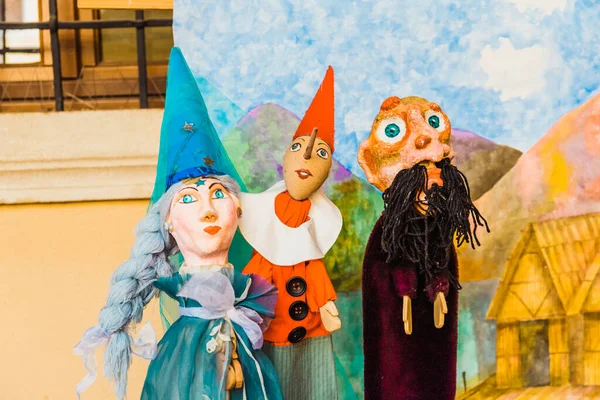 Kolorowe Ręcznie Robione Kukiełki Stylu Włoskim Przedstawieniu Teatralnym Dla Dzieci — Zdjęcie stockowe