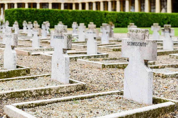 Равные Анонимные Могилы Посвященные Итальянском Языке Неизвестному Солдату Кладбище Вероны — стоковое фото