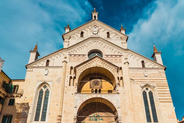 Fachada Principal Catedral Verona Iluminada Por Sol — Foto de Stock