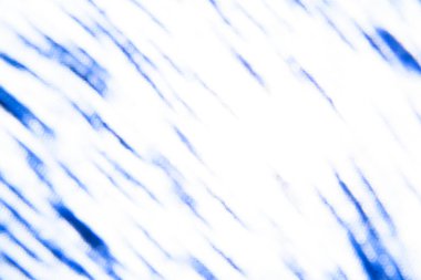 Derin beyaz üzerinde mavi bulutlar ile soyut arkaplan dağıt.