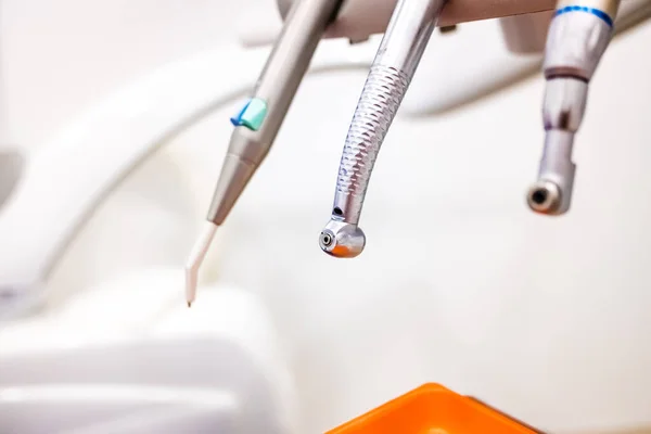 Instrumententablett Und Utensilien Eines Zahnarztstuhls — Stockfoto