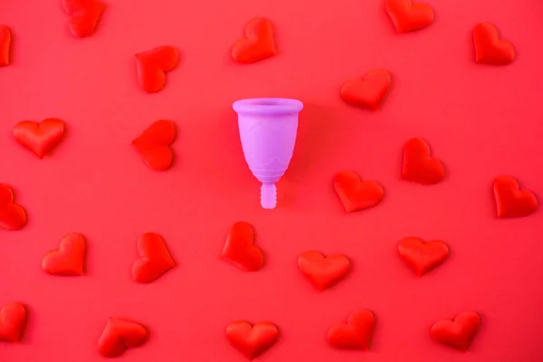 Metáfora Copa Menstrual Femenina Que Recoge Sangre Menstruación Aislada Sobre — Foto de Stock