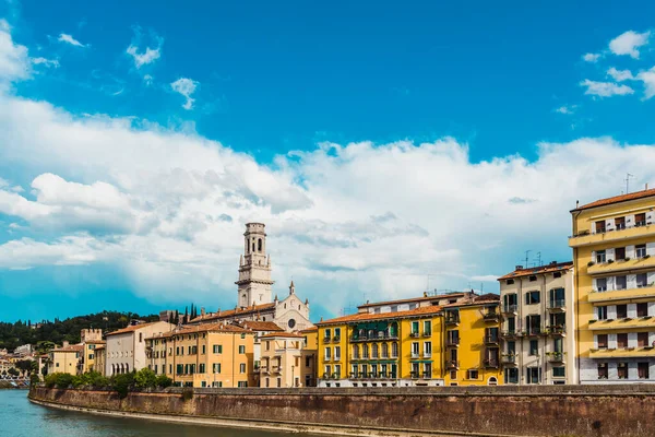 Panorâmica Verona Atravessada Pelo Rio Adige Com Torre Catedral Santa — Fotografia de Stock