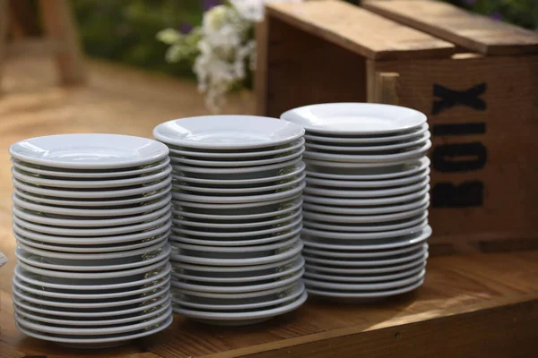 Pilha Novos Pratos Prontos Para Servir Almoço Restaurante Livre — Fotografia de Stock