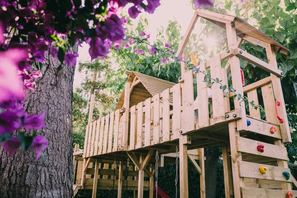 Выращенный Деревянный Дом Детских Игр Частном Патио Экологических Лесов — стоковое фото