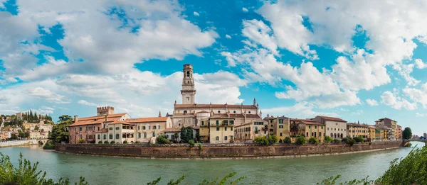 Panorâmica Verona Atravessada Pelo Rio Adige Com Torre Catedral Santa — Fotografia de Stock