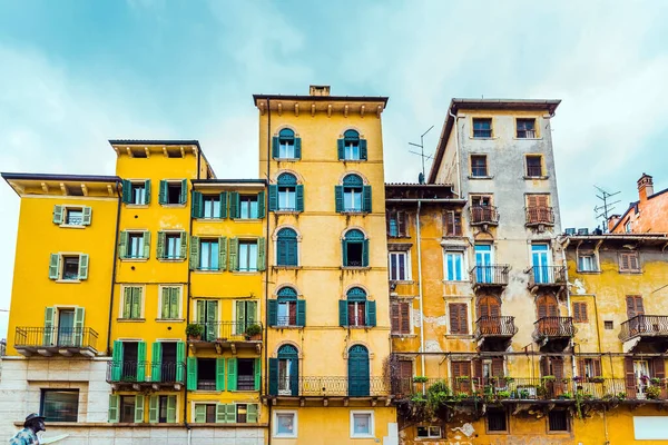 Fachadas Velhas Fachadas Casas Cidade Velha Cidade Verona Edifícios Italianos — Fotografia de Stock
