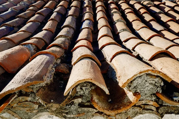Tradiční Polotrubkové Hliněné Dlaždice Střechách Středomořských Domů — Stock fotografie