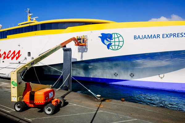 Agaete Espanha Janeiro 2022 Operadores Realizam Tarefas Limpeza Manutenção Ferry — Fotografia de Stock