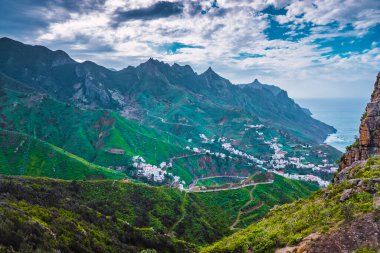 Tenerife 'deki Taganana şehrinin manzarası.
