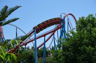 Valencia, İspanya - 20 Mayıs 2022: Heyecan verici bir hız treninde adrenalin yükseliyor, duygular doruğa ulaşıyor..