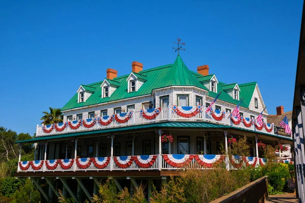 Profuse Amerykańskie Dekoracje Patriotyczne Flagami Bunting Girlandy Kolorach Narodowych Balkonach — Zdjęcie stockowe